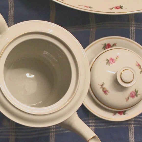 [HUTSCHENREUTHER] Rose and Gold Teapot with Dishes (4 pcs.) - Picture 9 of 16